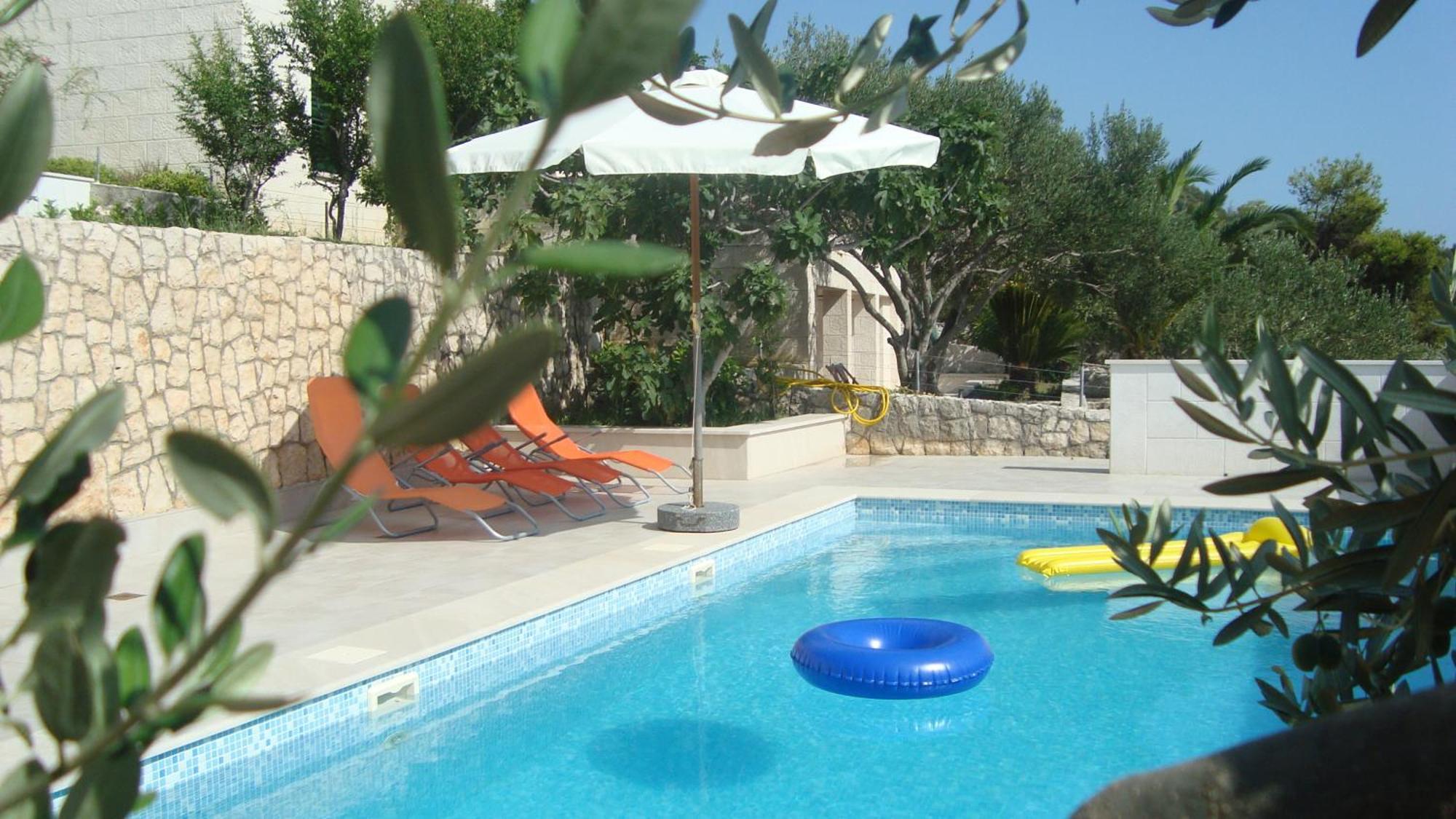 Apartments Niana With Heated Seawater Swimingpool Donji Okrug  Bagian luar foto