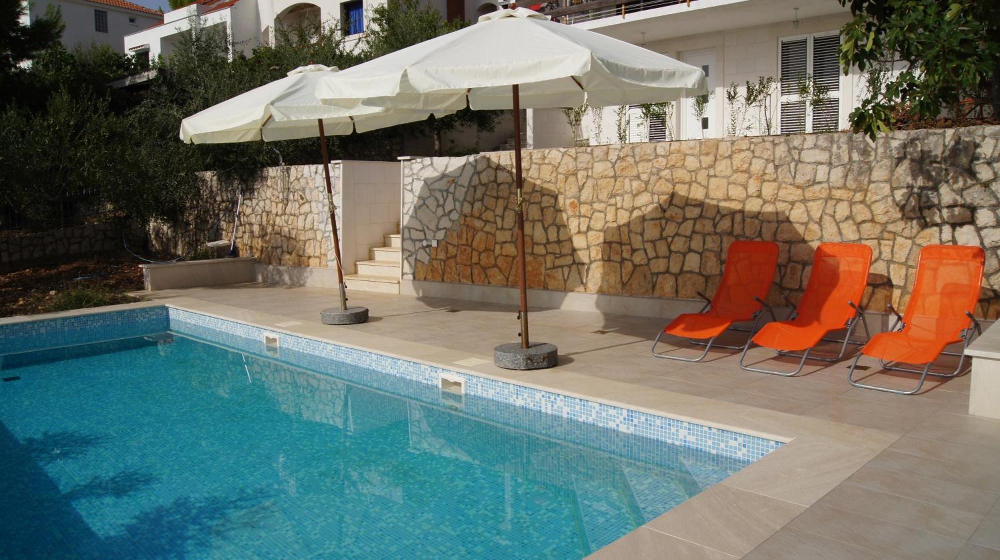 Apartments Niana With Heated Seawater Swimingpool Donji Okrug  Bagian luar foto