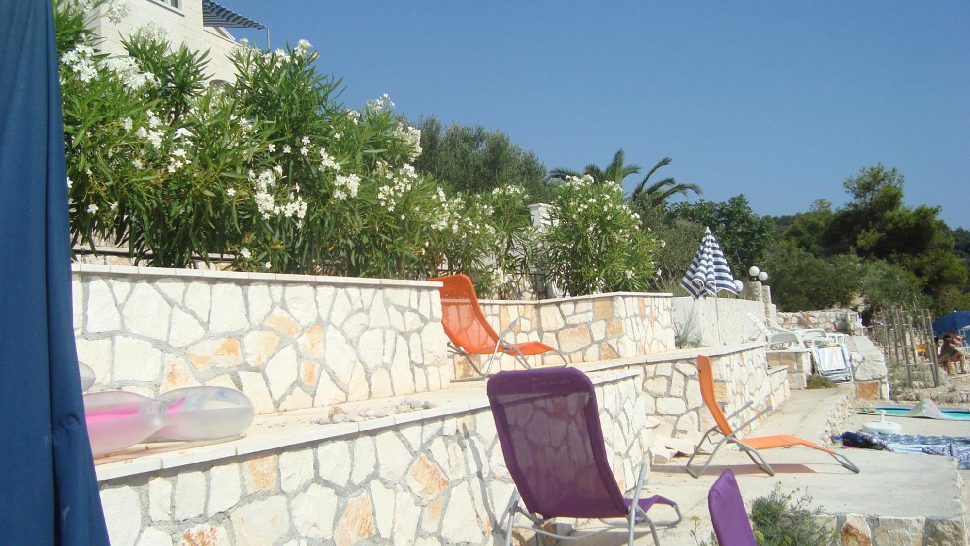 Apartments Niana With Heated Seawater Swimingpool Donji Okrug  Bagian luar foto