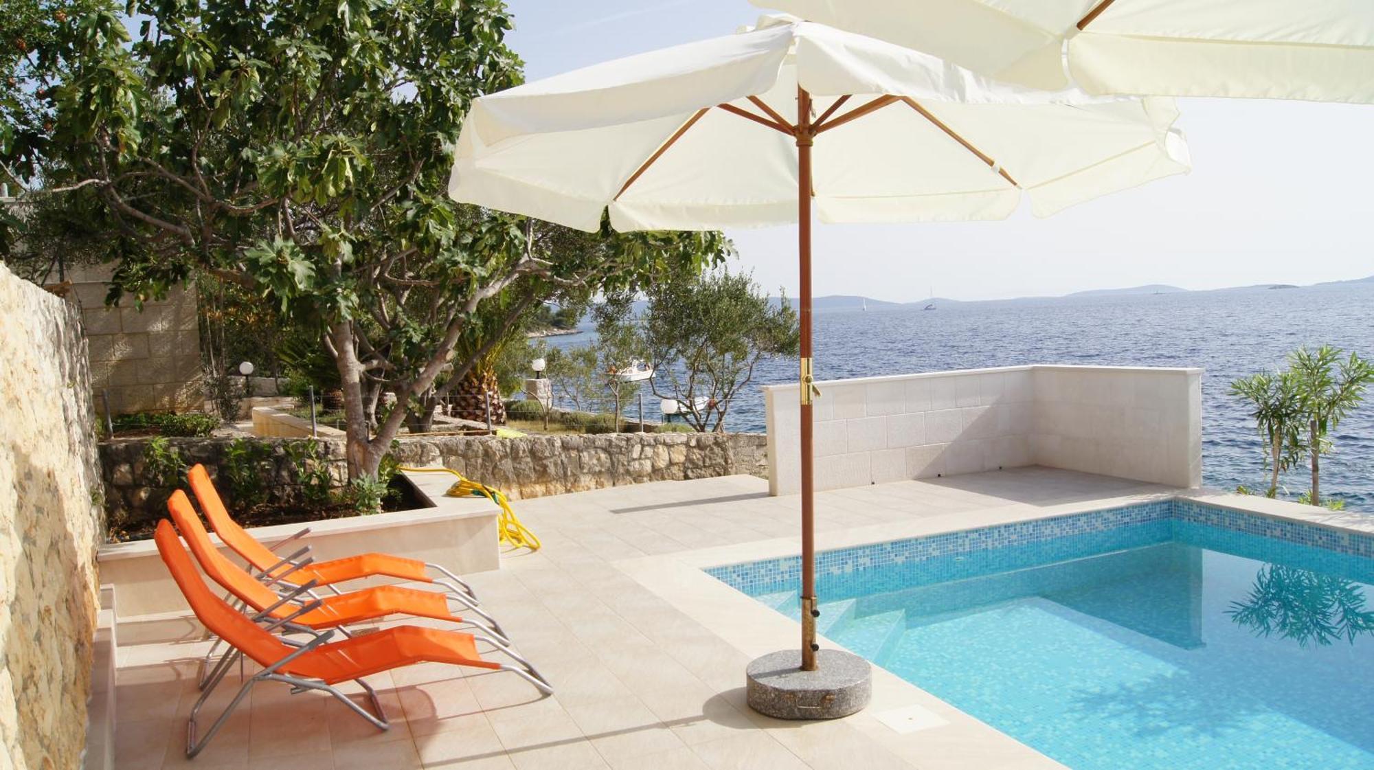 Apartments Niana With Heated Seawater Swimingpool Donji Okrug  Bagian luar foto
