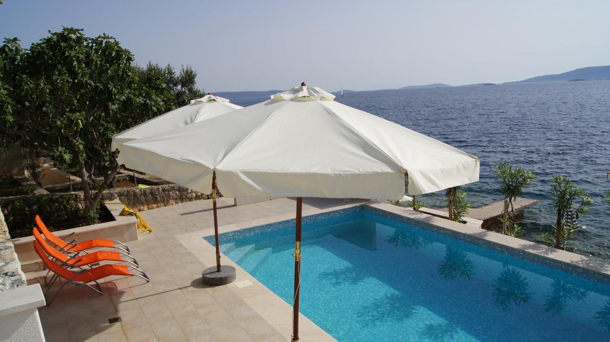 Apartments Niana With Heated Seawater Swimingpool Donji Okrug  Bagian luar foto