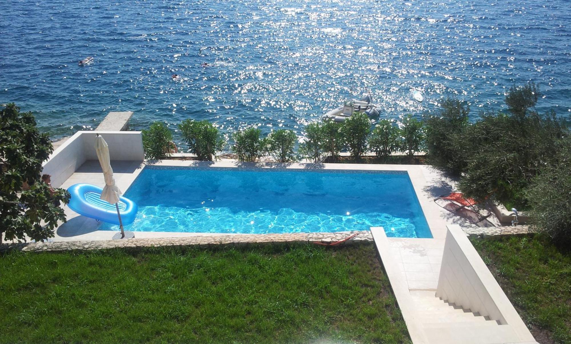Apartments Niana With Heated Seawater Swimingpool Donji Okrug  Bagian luar foto