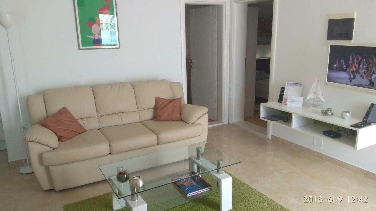 Apartments Niana With Heated Seawater Swimingpool Donji Okrug  Bagian luar foto