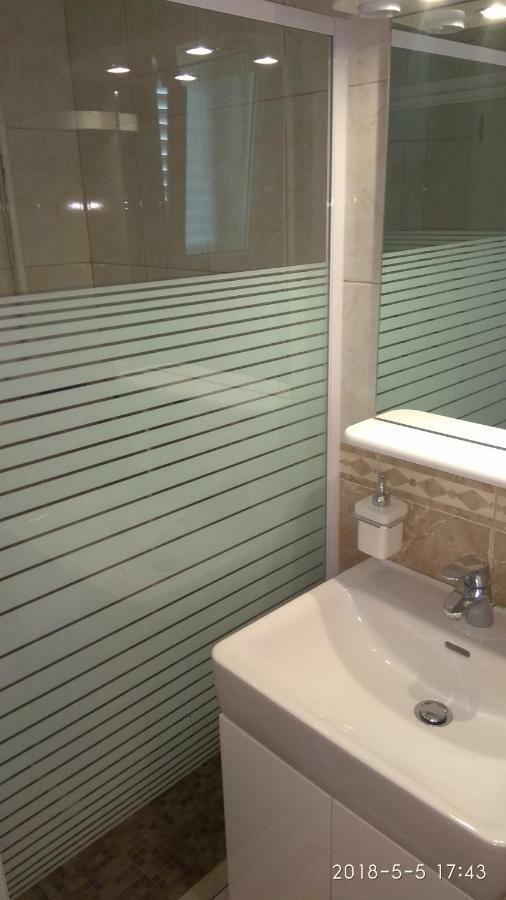 Apartments Niana With Heated Seawater Swimingpool Donji Okrug  Bagian luar foto