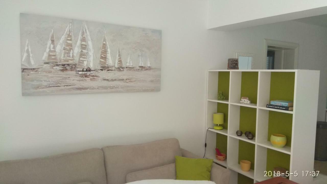 Apartments Niana With Heated Seawater Swimingpool Donji Okrug  Bagian luar foto