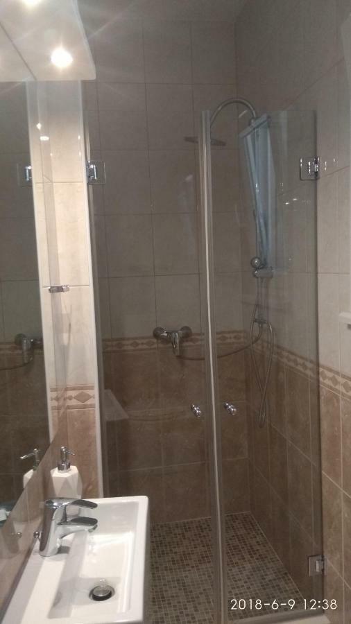 Apartments Niana With Heated Seawater Swimingpool Donji Okrug  Bagian luar foto